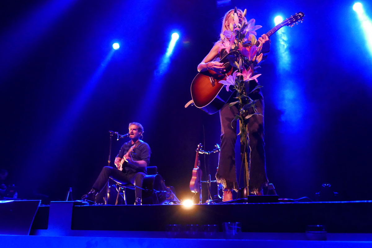 Arnulf Lindner (li) und Heather Nova (versteckt hinter Lilien:-)